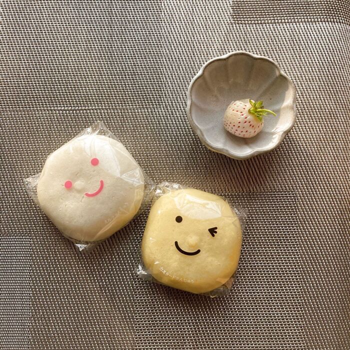 微笑んでるお饅頭と目が合ってしまったので…