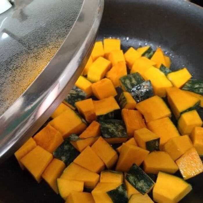 蒸し焼きにする