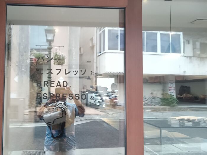 別棟のパン販売ストア