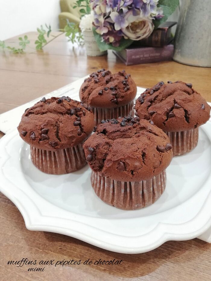 【混ぜるだけ!】しっとりなのにホロホロ美味しい︎︎ᕷチョコチップマフィン