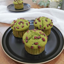 【混ぜるだけ!】あずきと抹茶香る♪しっとり濃厚!抹茶マフィン