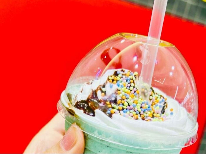 ファストフード店のドリンク490円は贅沢なのか!?「満足できるか試してみた」「ファン待望の期間限定」