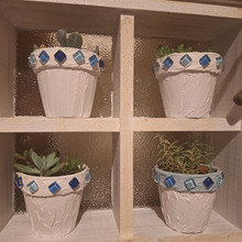 【100均DIY】塗って、貼るだけ!モルタルデコでリメイク鉢