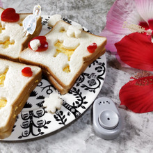 かわいいアイテムで楽しむ!100均のたまご穴あけ器と卵切り器で簡単♪お子様も喜ぶ卵サンドイッチレシピ