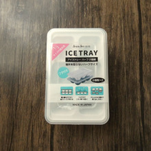 場所を取らずに重ねられる!ハーフサイズが超便利な「アイストレー」