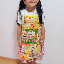 お菓子パッケージとビニール袋で子ども用エプロン へ アップサイクル◎