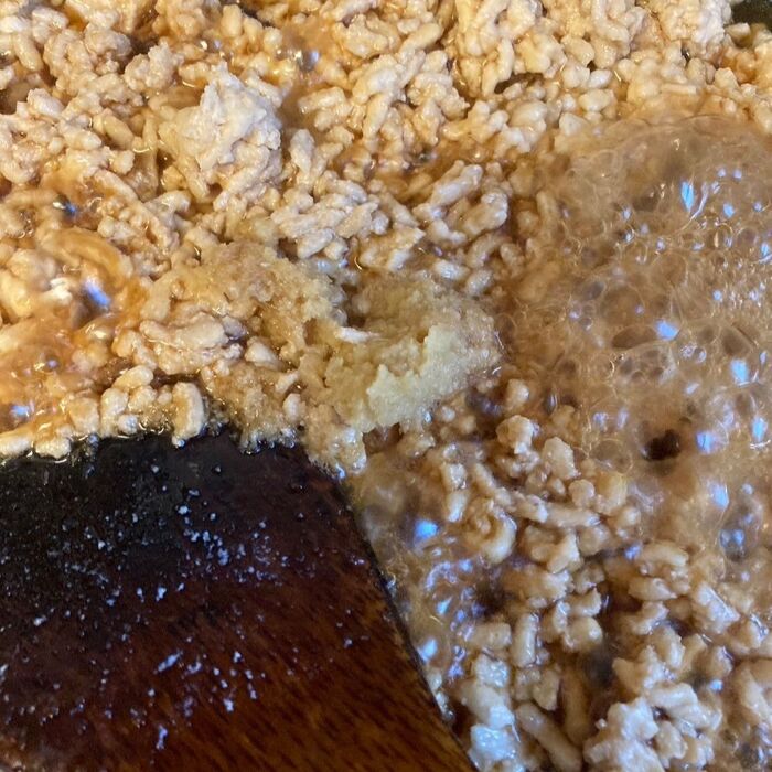 砂糖、醤油、みりん、生姜の擦り下ろしで味付けします♪