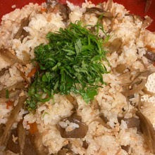 鶏そぼろで炊き込まない混ぜご飯♪
