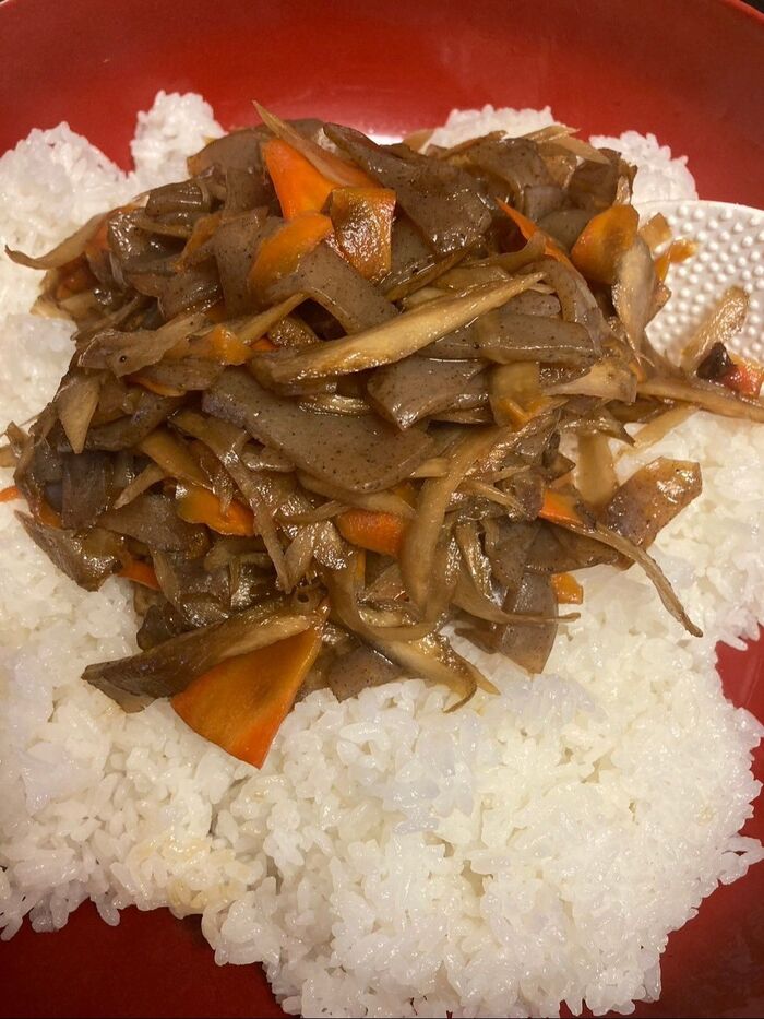 白米に具を乗せて切るようにサクサク混ぜ合わせます♪