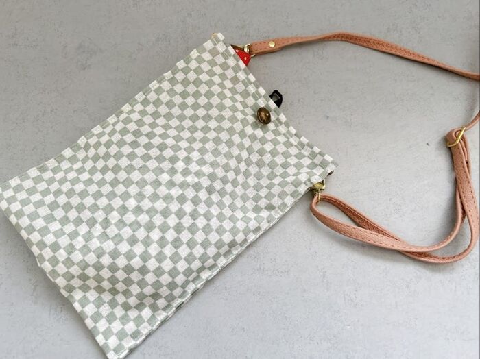 手ぬぐい1枚でOK!普段着だけじゃなく浴衣にもメンズにも似合う手作りスマホショルダー
