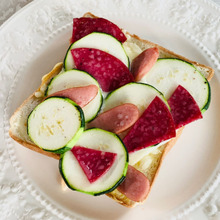 ズッキーニたっぷり!厚切りピザトースト