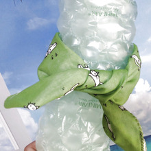 暑さを笑顔に変える!2か所貼るだけでびっくりするほどサッと使える手拭いスマート活用法(首に巻く)