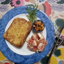 世界一美味しいフレンチト-スト、生ハム無花果とchips添え