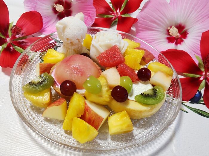 火を使わず、フルーチェアイス(牛乳なし)とローソンスイーツで作る桃づくしの華やかデザート