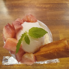 今日のパフェ「これであなたも、ピーチぴちっと」byワッフル中毒