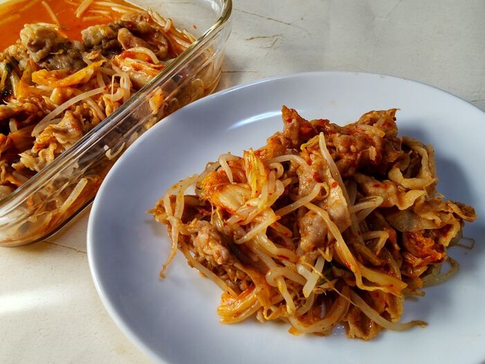 労力&お財布も節約!火を使わない、電子レンジで作る!もやしたっぷり豚キムチ~!