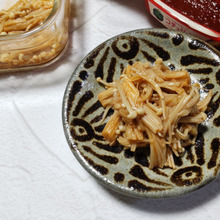 火は使わず、簡単レンチン!ピリ辛コチュジャンが美味しさの秘密、絶品『えのき』レシピ!