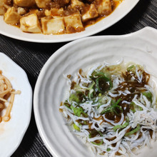 超簡単!7秒で完成する火を使わない最速レシピ!もずく酢で作る手軽な一品