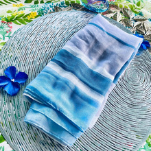 眠っているストールで!隙間サイズのカラーBOXを目隠し