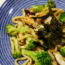 ほんと、手間なし、めんどうなし!レンチンで椎茸とブロッコリーの明太子うどん!