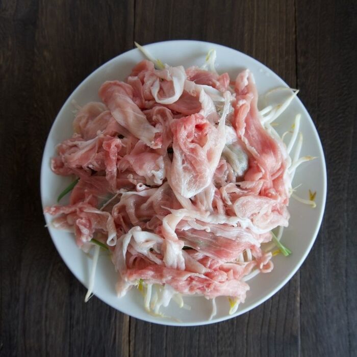 1 材料を耐熱皿にのせて加熱します。