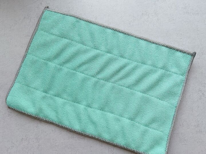 【ダイソー】カラフルなぞうきん、タダモノじゃなかった…夏に溜まった厄介なホコリを一発除去☆必見です!