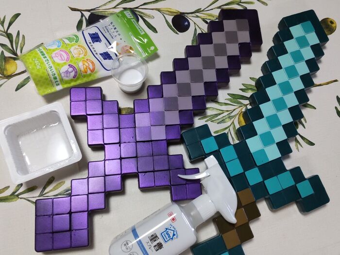 セリアの重曹パウダーで簡単スッキリ!プラスチック製おもちゃの汚れを落とす重曹水の作り方とお手入れ方法