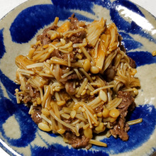 材料2つで簡単!ご飯が進む甘辛味!電子レンジで作る、煮てないけれど、えのきと牛肉のとろみ煮