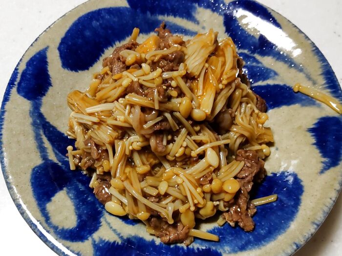 材料2つで簡単!ご飯が進む甘辛味!電子レンジで作る、煮てないけれど、えのきと牛肉のとろみ煮