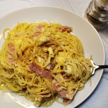 電子レンジでパパッと!子供が喜ぶ!卵とベーコンのパスタ!