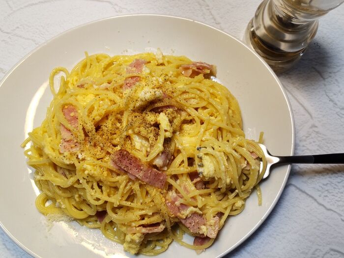 電子レンジでパパッと!子供が喜ぶ!卵とベーコンのパスタ!