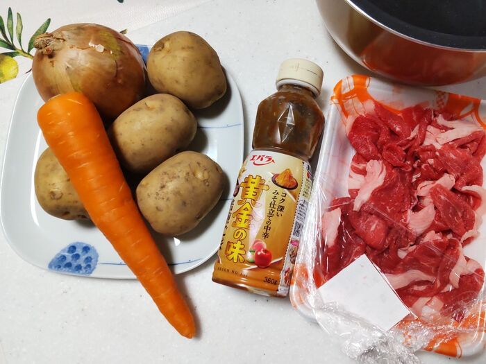 準備:炊飯器に入れる材料を揃えます。