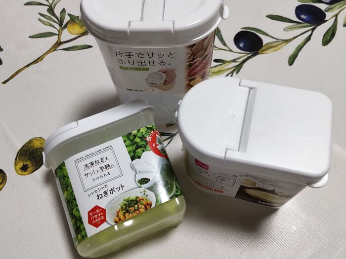 冷蔵庫の迷子防止♡便利な100均グッズで『サッと使える、よく使う食材の収納法』~!