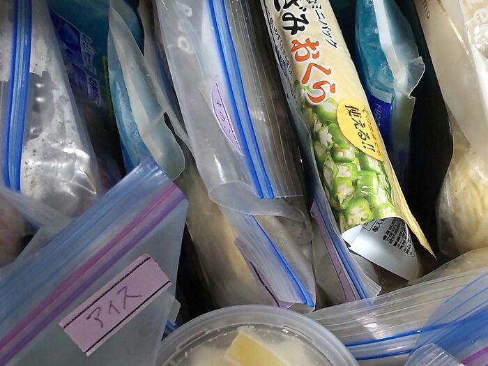 実際に、冷凍庫内に『保存袋に入った食材を立てて収納』した画像です!