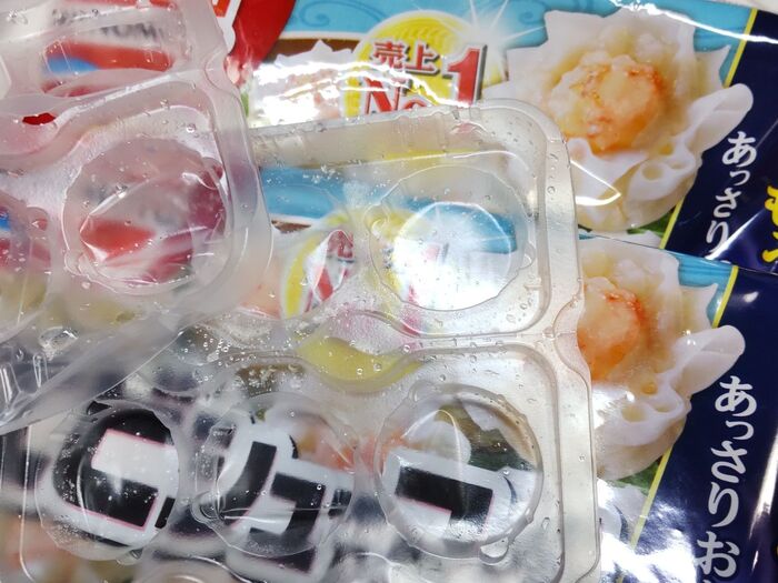 保存袋の中身は、かさを減らして収納。
