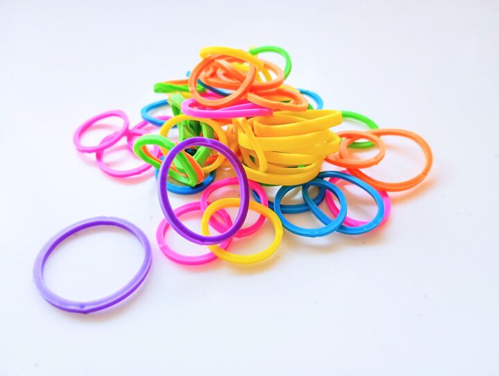 輪ゴムのニッチな【裏ワザ4選】知っていれば意外な場面で役に立つ!!