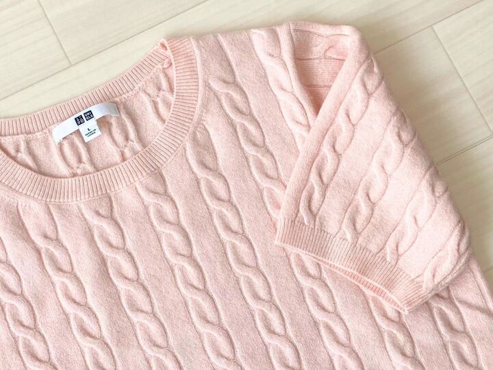 【ユニクロ】着てみて実感!シルエット美人な「半袖セーター」。なるほど、こりゃSNSでバズるわけだ…!