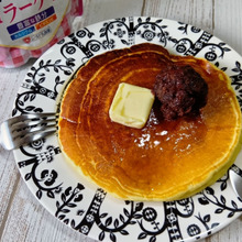 牛乳の代わりにスキムミルクと水でホットケーキ作り!手作り餡とバターたっぷりのせて!