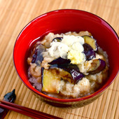 【茄子とれんこんの丼】便利な野菜だし使用!