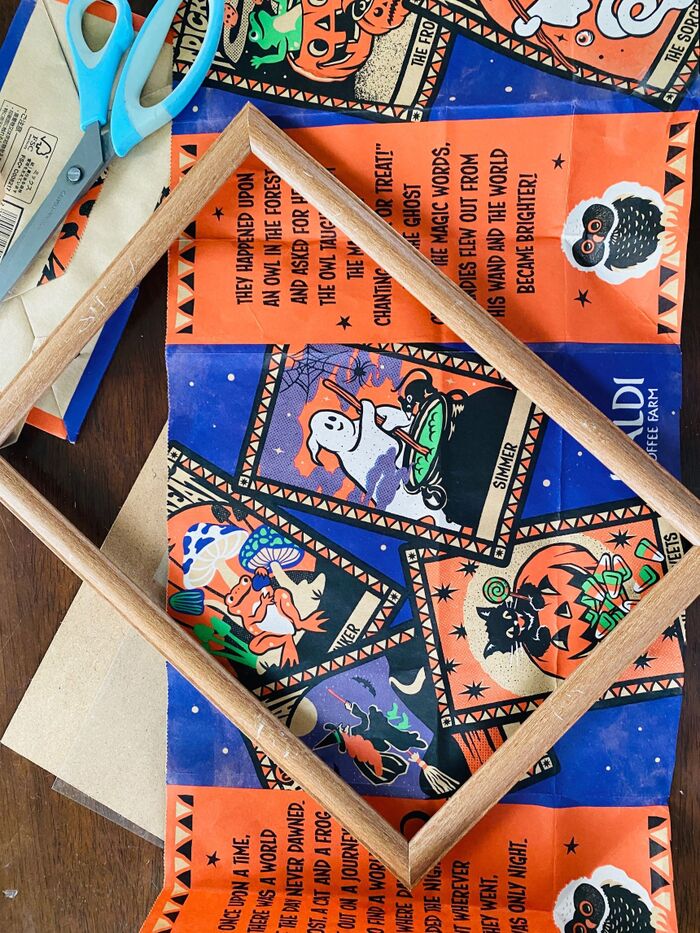ハロウィンの紙袋でパネルアートを作る!