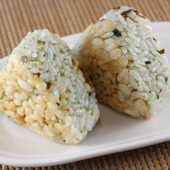 【行楽のおともに】うまみたっぷり!だし昆布と天かすのおにぎり