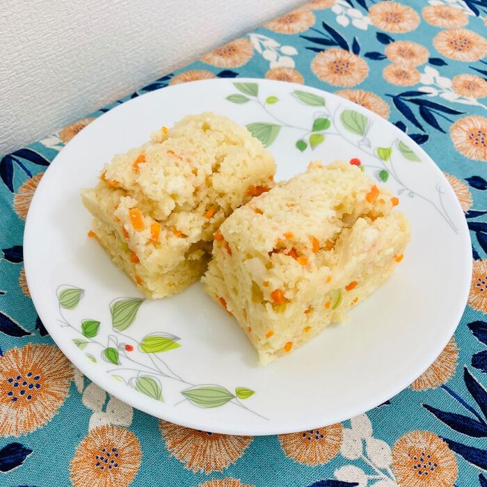 おやつ・軽食にも!豆腐・野菜入り♪レンジでもっちり蒸しパン