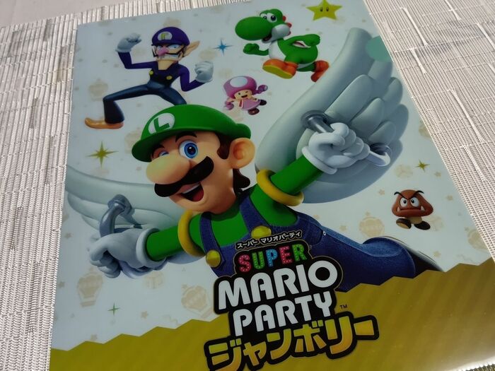 【セブンイレブンのお得】対象アイス2個買うと、マリオ他、全4種類のA4クリアファイルがもらえるよ!