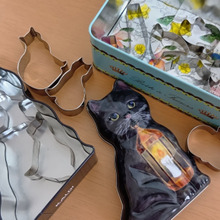 【クッキー缶収納】すぐに使えて便利!イベント(季節)ごとに分けて、クッキーの抜型を収納していますー!