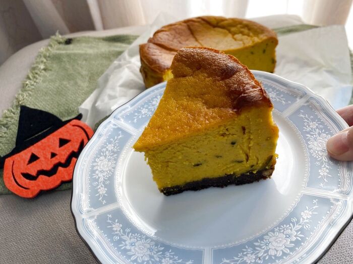 かぼちゃたっぷりチーズケーキ カボチャのランタン風で