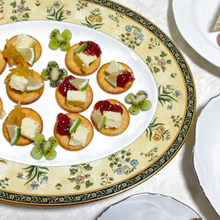 好きなだけつまめて食べられる!チーズケーキをのせたこだわりクラッカー ゆず&イチゴ味♪