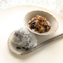 韓国風 黒すり胡麻と胡麻油、塩のおにぎり&サムジャンde茄子と豚バラ肉の韓国風