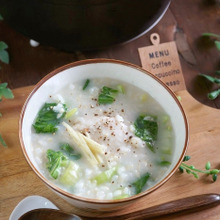 味つけ塩だけ♪玄米と手羽先で優しい~サムゲタン風雑炊♪