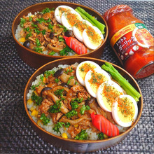母とムスコのラブラブおソロ♪オイスターソースでコクうま!ガリトマ豚丼弁当