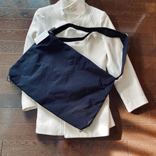 GUで爆売れ「型掛けバッグ黒」完売!代用はここで解決!